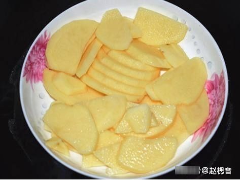 土豆被再炒了，这样做也很好吃，做法简单营养多
