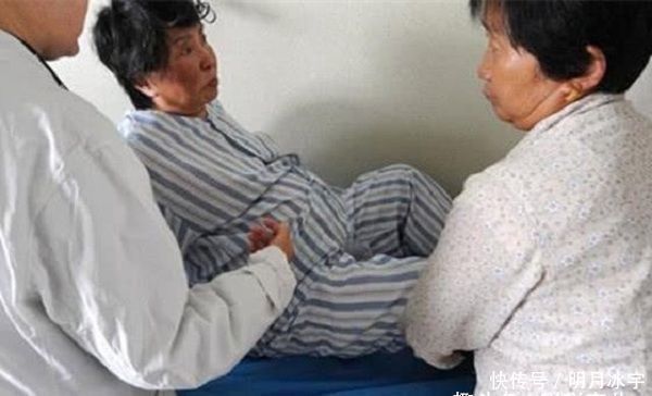 拉伸|两闺蜜同时怀孕,掀开衣服看到肚子时,对比太扎心了