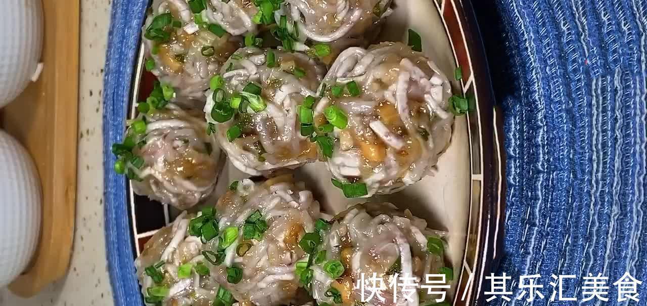 芋头丝丸子,奶奶收藏10年的配方,1口1个软糯Q弹,不油炸更