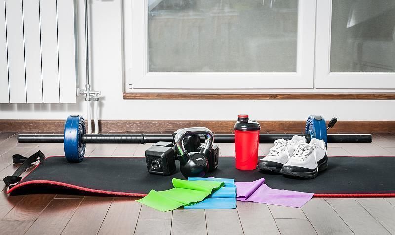 热身运动|深蹲身体不适还怎么进行练翘臀，不用忧愁，这几个动作来帮您