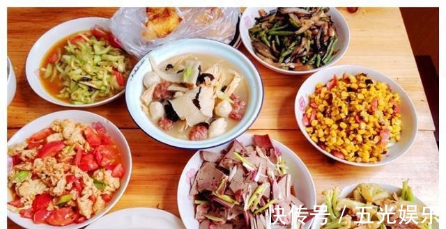 婆婆在家过生日，当天我特意下厨做一桌菜，饭后要把财务给我保管