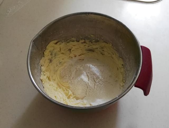  15元一盒的曲奇饼干，在家10元做一大盘，过年的小零食，超棒