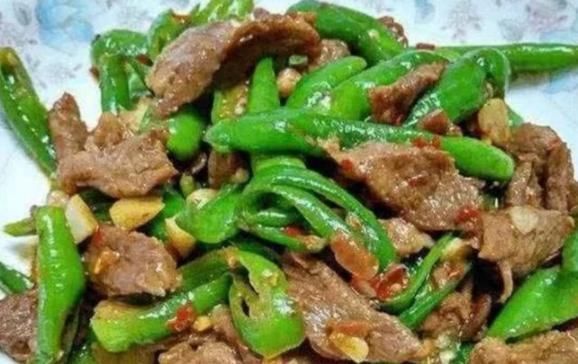 常吃|炒青椒时加一宝，小孩常吃，提高免疫力，少生病，个头也蹭蹭长高