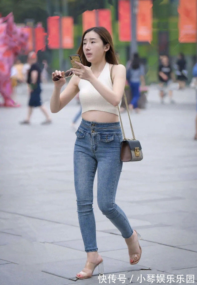 小个子 “苹果型”身材别担心,只要搭配得当,这样穿青春时尚又显高
