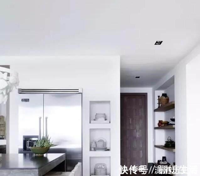 踢脚线|朋友装修坚持不用踢脚线, 客厅装修这么漂亮还是有诀窍的！