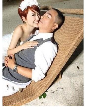 生照|38岁应采儿晒庆生照，被两个儿子一边一个亲超幸福，坦言与陈小春的爱还在热火朝天