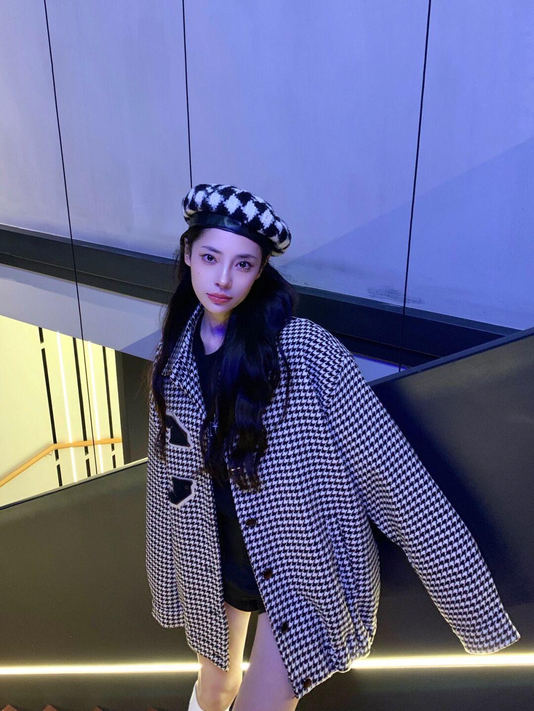 千鸟格|谁说黑白灰只能单调?掌握这几个搭配思路,基础色也能穿出高级感