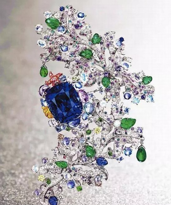 翡翠!外国人也爱翡翠,娜塔莉.波特曼直接戴去了好莱坞,出息了!