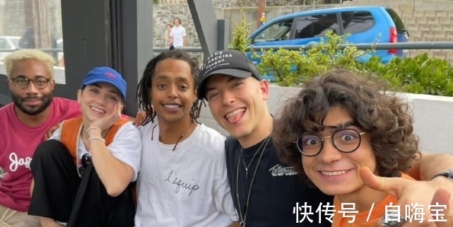 索隆|海贼王真人版剧组聚餐,索隆是迷路了吗?网友还发现了一个亮点