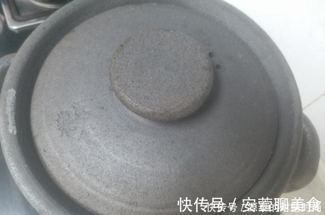 深褐色|海带和它是绝配,隔三差五吃一次,温和滋补,冬季要常吃!