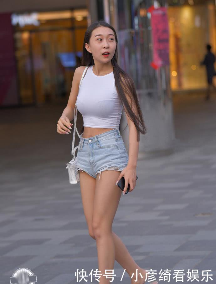 小姐姐这完美的身材曲线,真适合娶回家当老婆