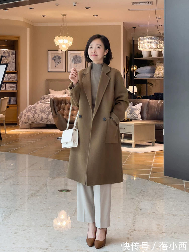 冬季|真正时髦的女人,冬季都会多备几件“大衣”,不仅实用还有高级感