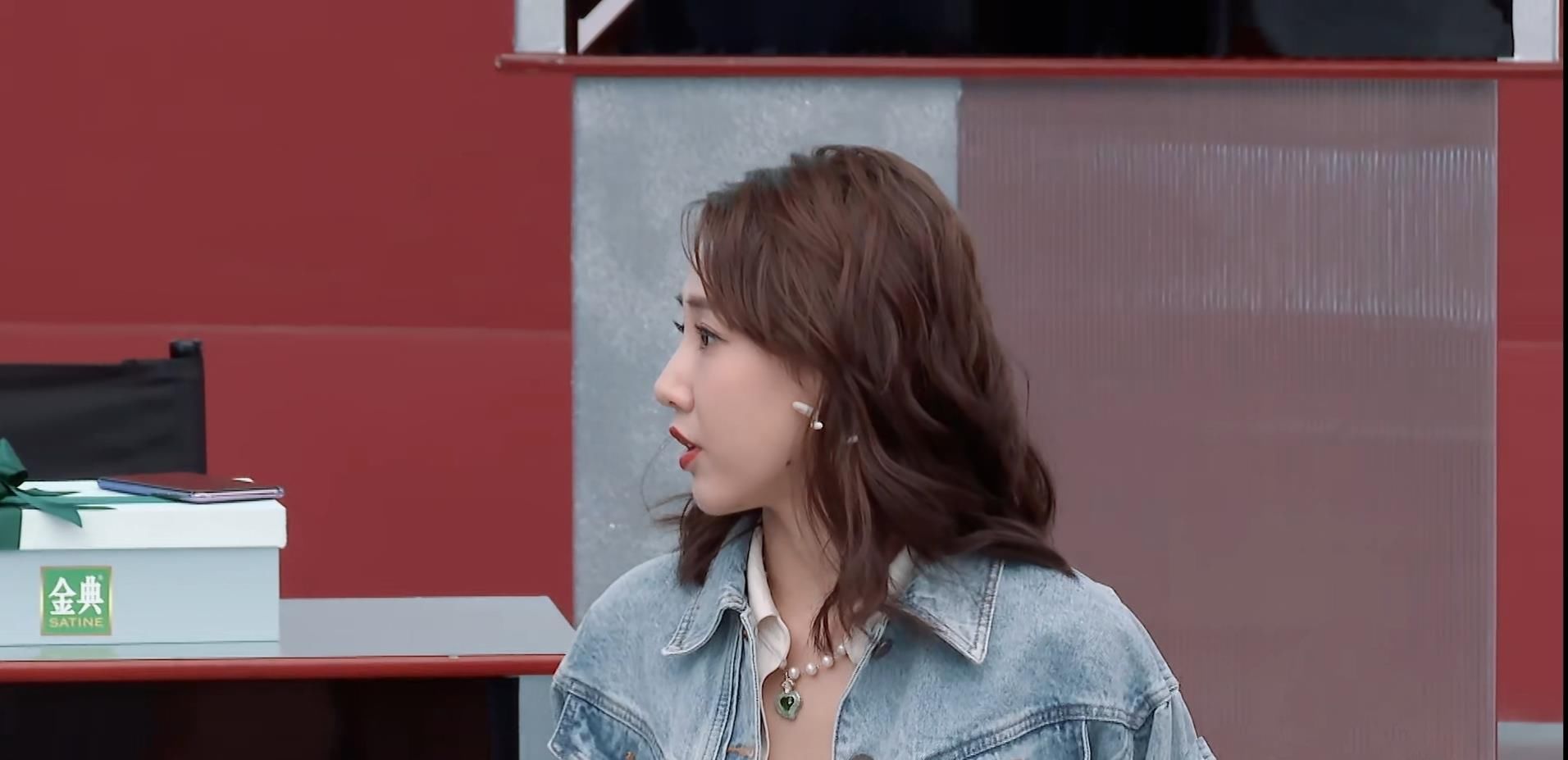 《浪姐2》那英不认识李菲儿张馨予，她说话的方式有错吗？