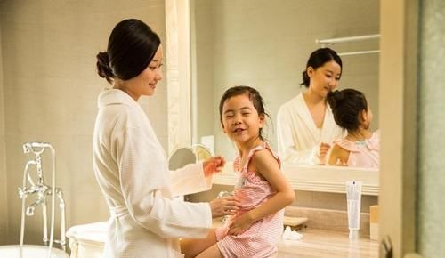 女儿|宝妈给女儿盲目进补,九岁女孩来了月经,医生:身高发育受影响