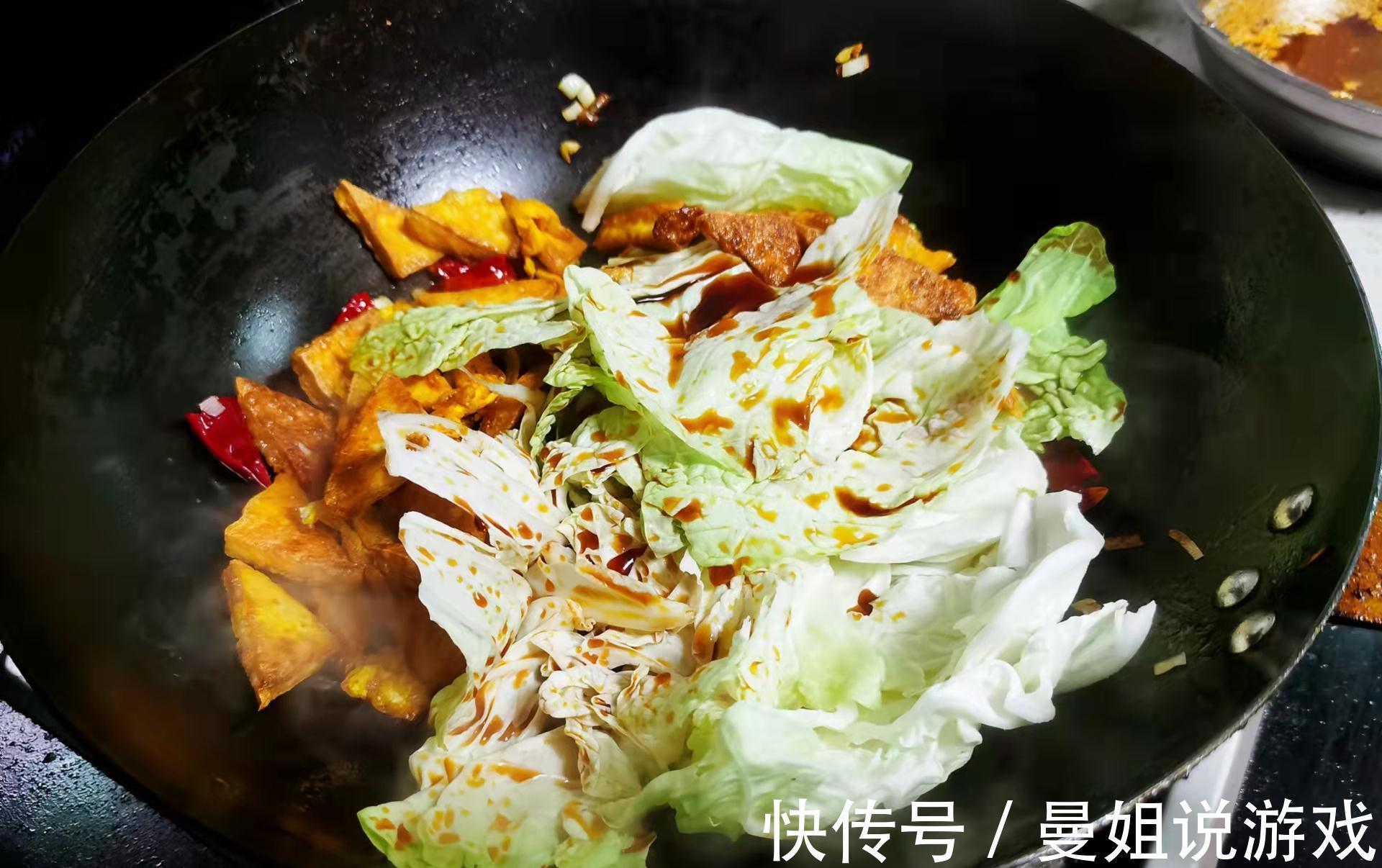 我家常吃的懒人餐,简单炖一锅,家人吃不够,营养价值更全面