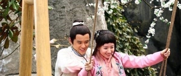 绝世#绝世好对,上联“青梅竹马今何在?”,下联对得太精妙