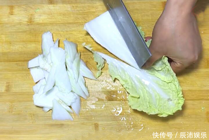66岁大厨说：做醋溜白菜只放醋是不对的，牢记一步，酸辣又脆爽
