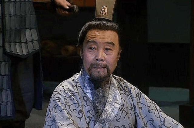 打开|皇帝悄悄在宰相衣服上烫个洞,第二年洞还在,下令:立马打开库房