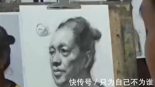 骷髅$美术生厉害了，让他画老太太，却画成了骷髅，网友：这届你凉了