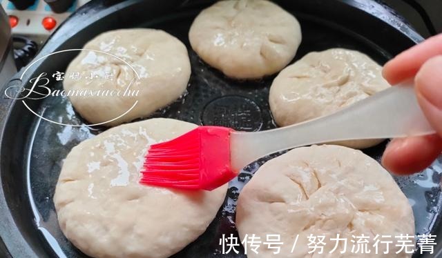 软乎乎|烙糖饼总做不好试试这方法,软乎乎,捏一下还回弹,一次就成功!