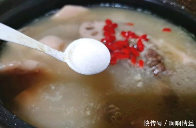 炖排骨,直接焯水就错了!多做1步,排骨软烂不柴,鲜美不腥,香!