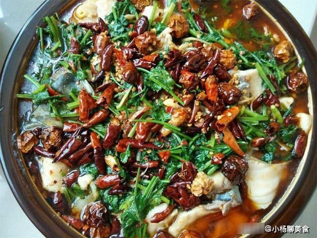 水煮鱼|家常水煮鱼的做法，鱼肉鲜香滑嫩，小孩老人都爱吃