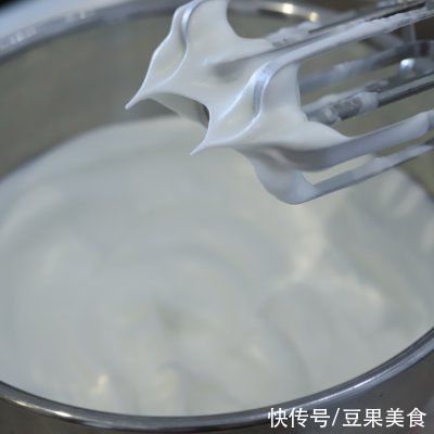 有了这些焦糖饼干咖啡奶油蛋糕，实力下酒