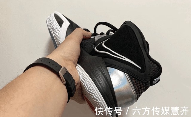实物|Nike欧文8代外观实物图曝光,终于理解欧文为啥骂它垃圾了!