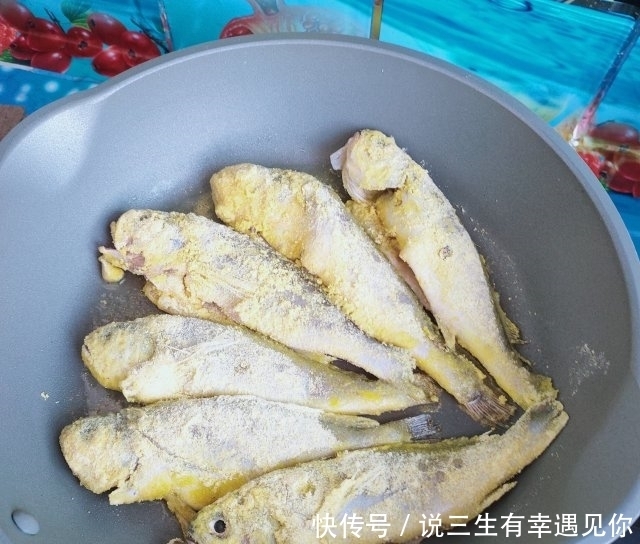 酥掉渣的黄花鱼，做法简单，好吃到光盘