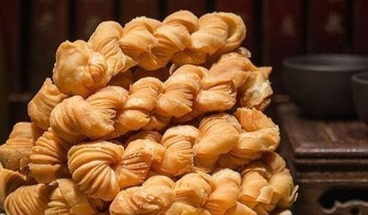奶奶用了30年的炸麻花方法,5块钱做一锅,外酥里嫩,一捏就碎