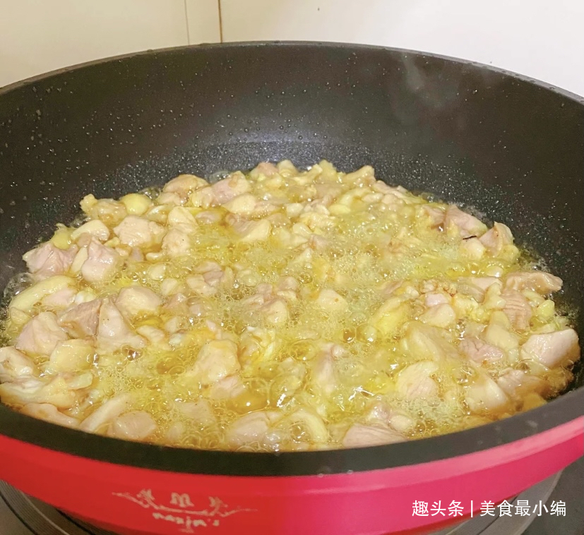 做辣子鸡时，多加这一步，鸡丁美味没腥味，全家都爱吃