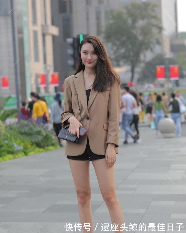 洋气 打底裤的打扮气质减龄又洋气，拥有了气质与优雅，修饰身材的缺点！