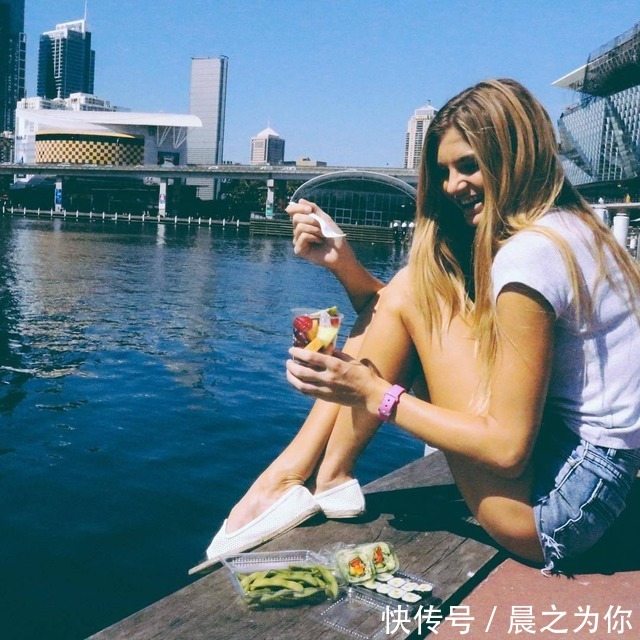澳洲|95后的澳洲瑜伽女神，靠瑜伽年入千万，身材和颜值都让人非常羡慕