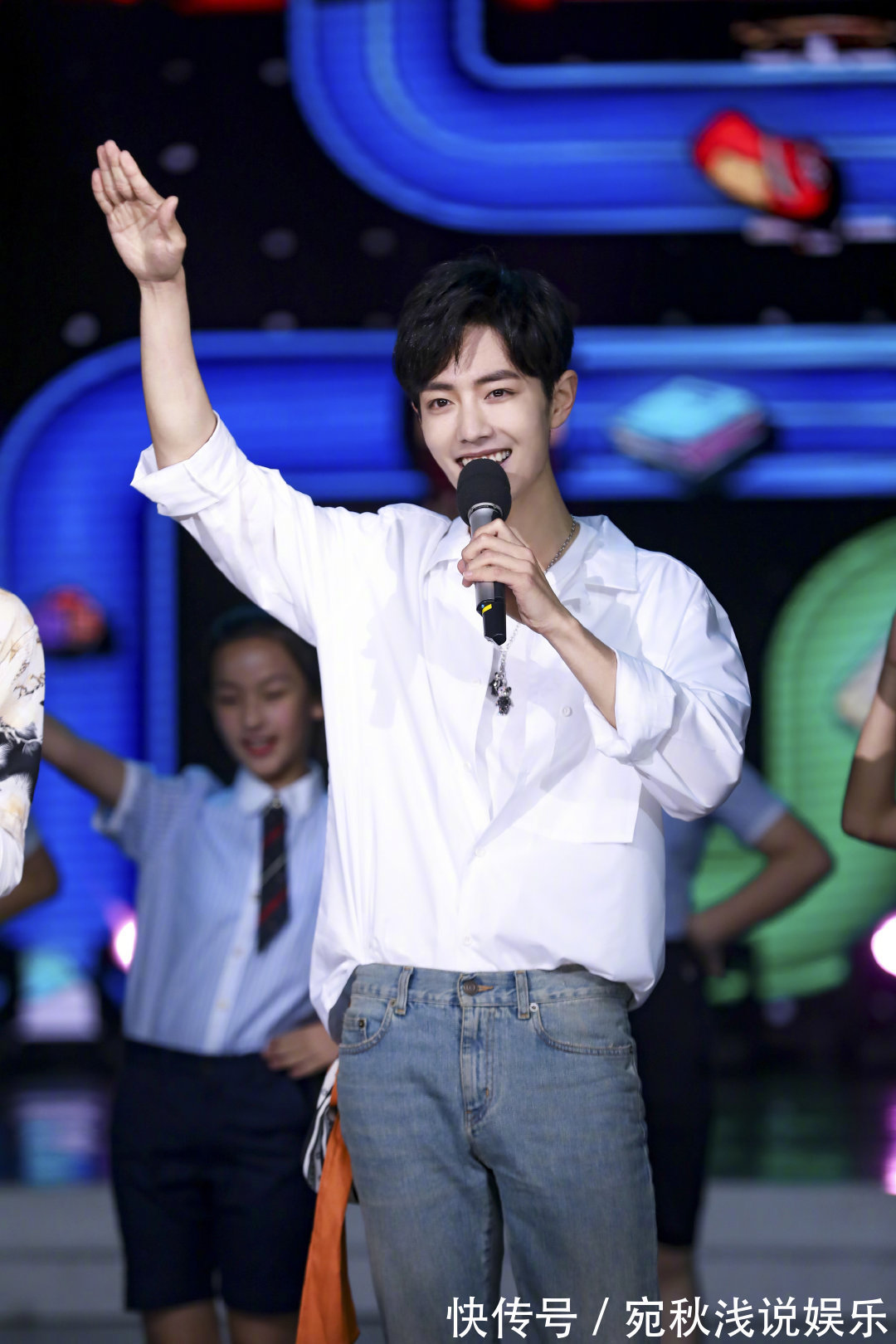 肖戰(zhàn)終于要上綜藝了？謝娜發(fā)出節(jié)目邀約，團(tuán)隊迅速調(diào)整檔期