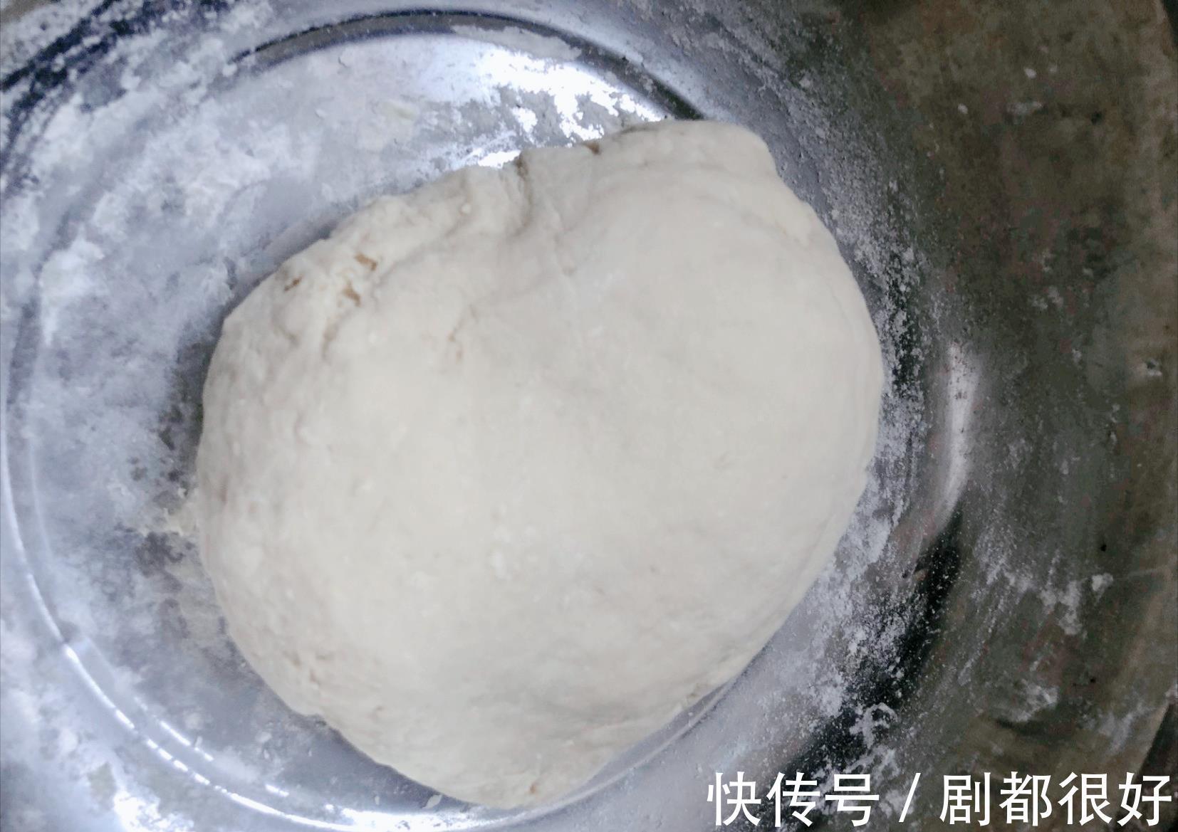 大饼|死面大饼怎么做才软而不硬?该用什么水和面?教程来了,一看就会