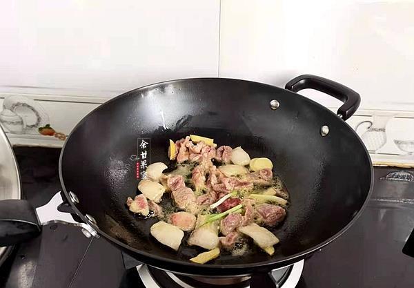 烧茄子|此菜上桌米饭总是见底,咸鲜下饭做法也简单,没胃口时就做它