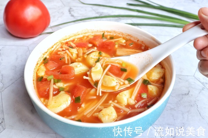 餐桌上不能少了汤,番茄搭配豆腐,酸爽又开胃