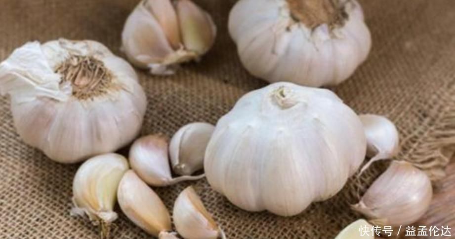 此物和大蒜搭配，是天然“阿司匹林”，降壓活血，血栓不再有