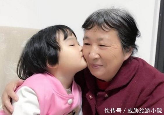 奶奶|有这4个特征的奶奶,都是真正疼爱孩子,看看你的婆婆占了几个