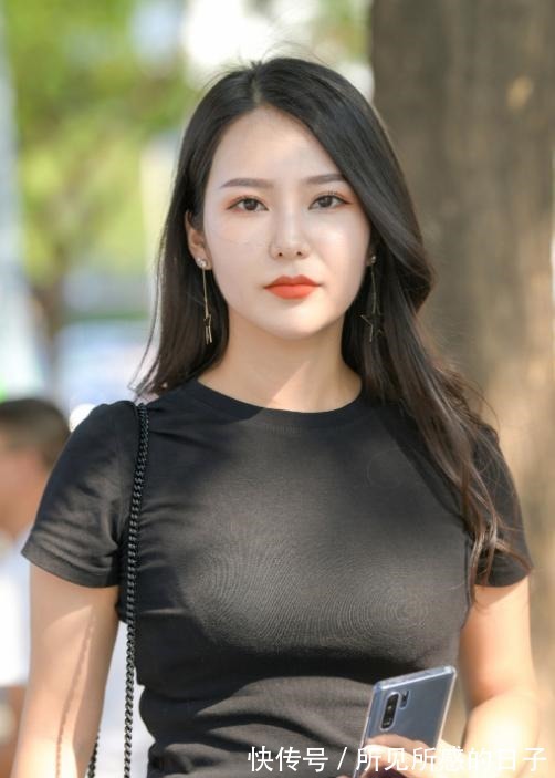 高跟鞋 黑色简单T恤搭配白色纱裙,优雅从容,貌美如花!