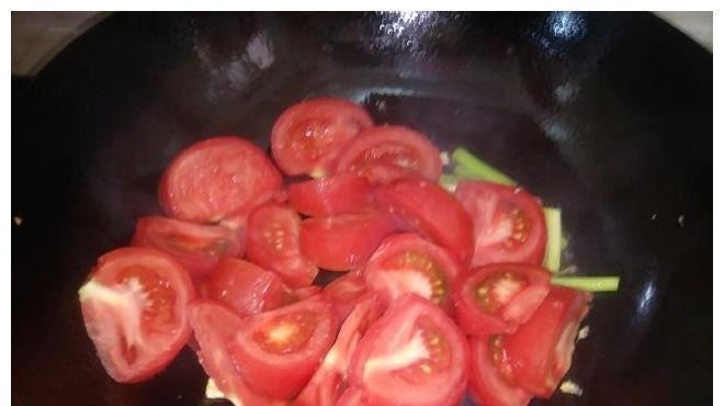 西红柿炒鸡蛋，烹饪顺序很重要，很多人放反，难怪不好吃