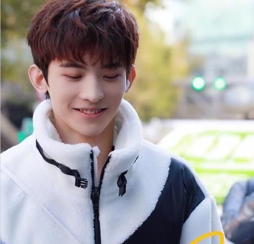 锁定|颜值出众!《青3》上班图首曝光,赛前热门选手疑似“锁定C位”