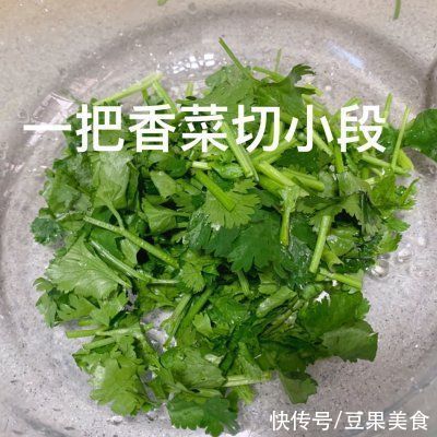 酱香|#一勺葱伴侣，成就招牌美味#酱香口味的香辣低脂凉拌手撕鸡