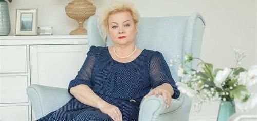 干枯|雌激素快“干枯”的女性，身上有4种表现忌3物，保养卵巢显年轻