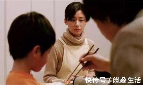 父母|老人带娃时的3种“陋习”,对孩子成长不利,家长别不当回事