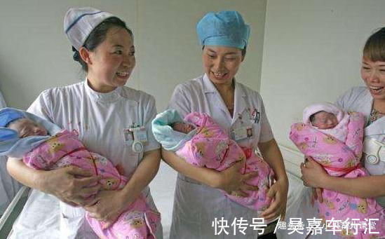 宝宝|高龄孕妈顺产男婴，7天后又生下双胞胎女儿，医生：太有福气了