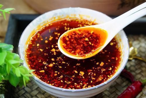 花生米|做辣椒油时,不要直接泼油,大厨教你一招,辣椒油又香又解馋