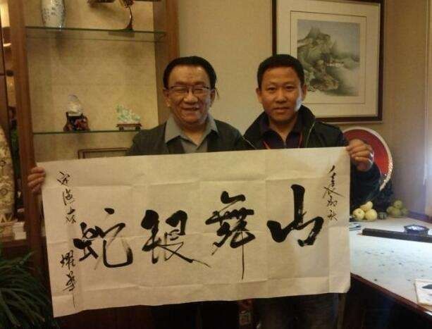 赵忠祥@侯耀华秀书法行笔有力,见字如见人,字里行间都是法度