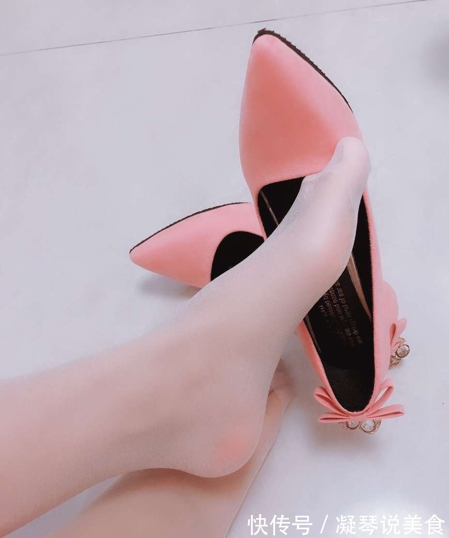 臀部 尖头细跟,调整身体姿态,彰显迷人曲线