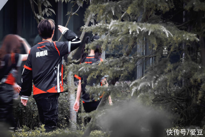 小贾|「Justin」「新闻」210830 黄明昊昨日录制《你我皆王者》路透 小贾职业梦完成进度50%